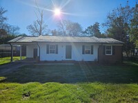 Building Photo - Newly Remodeled Ranch Home, Jack Britt Hig...