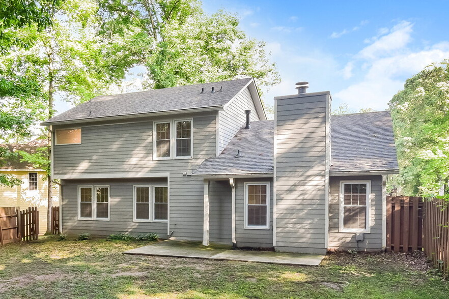 Building Photo - 547 Riverbirch Trce