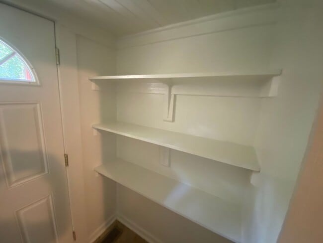 Building Photo - 1 Br Duplex Near Duke East - Fenced Yd - Huge Kitchen!