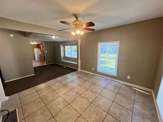 Building Photo - Cozy 2 Bedroom Home with Large Backyard