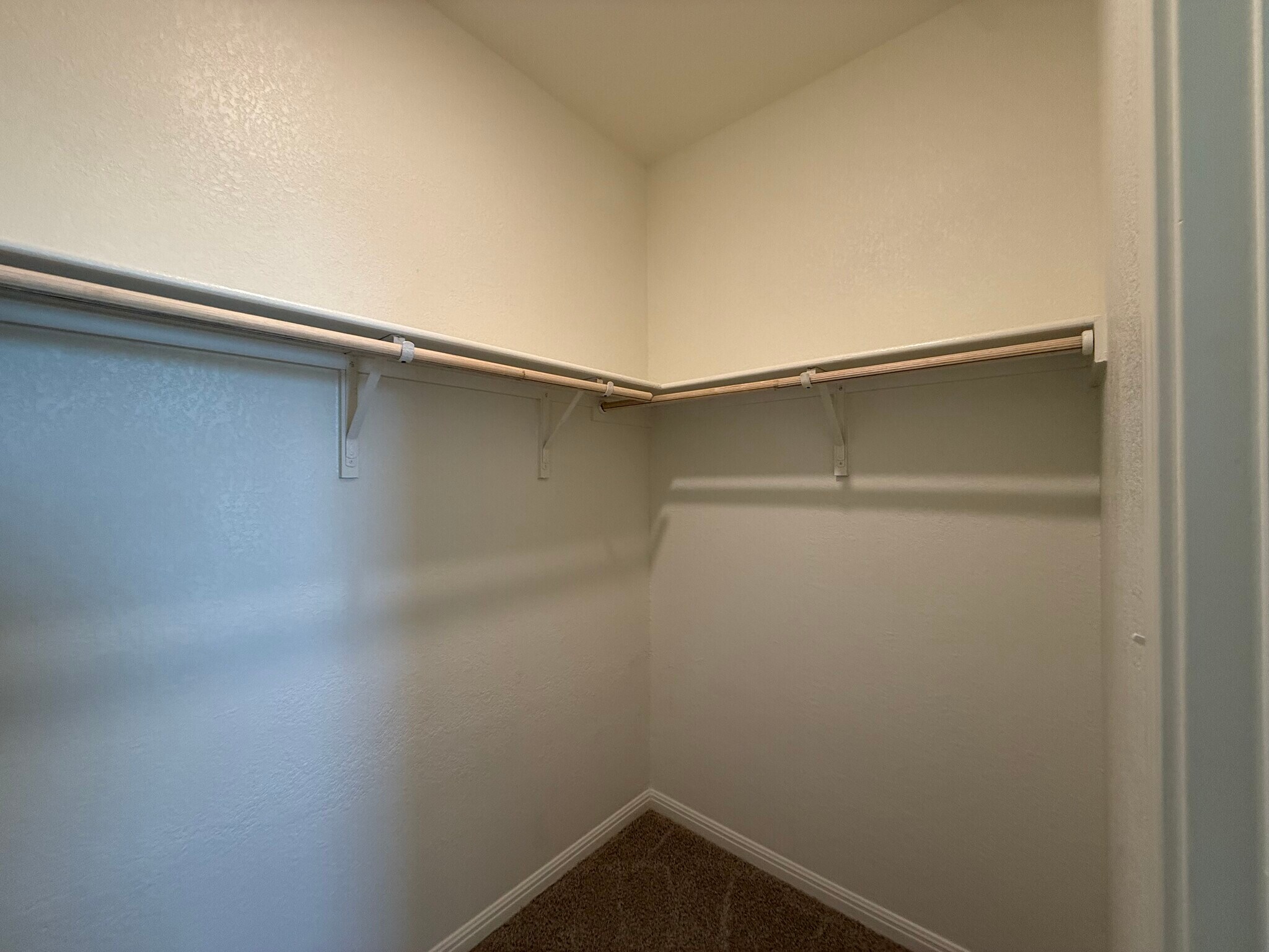 Building Photo - 195 Parkers Pond Path