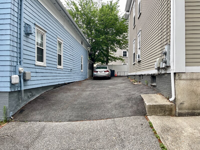 Building Photo - 104 Sheldon St