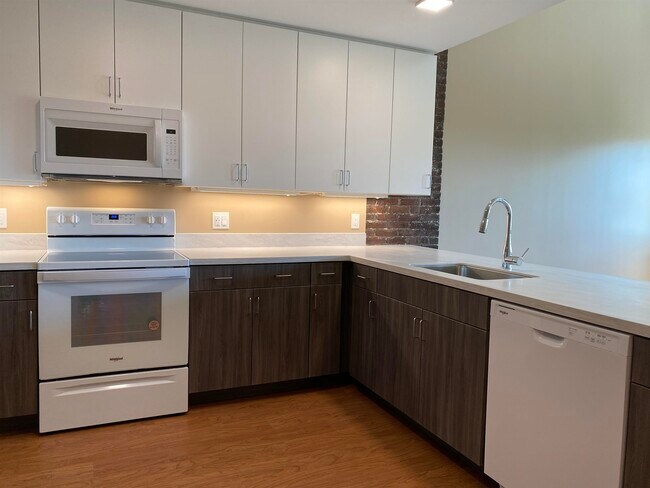 Building Photo - 83 Hanover St