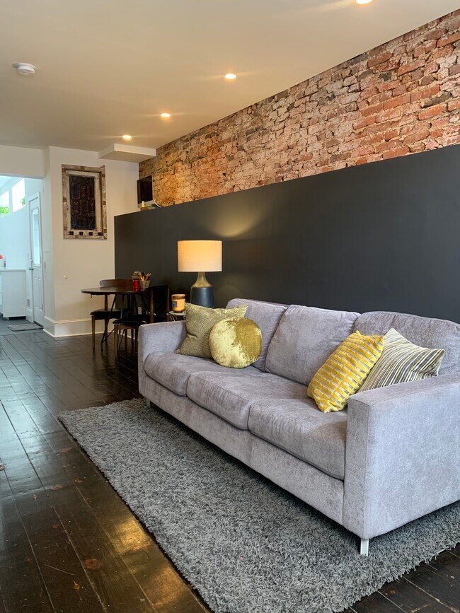 Building Photo - 2340 E Boston St