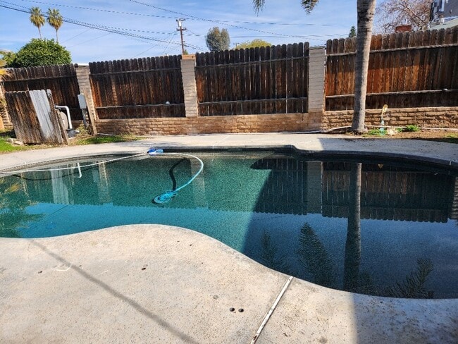 Building Photo - NE Home with pool for rent