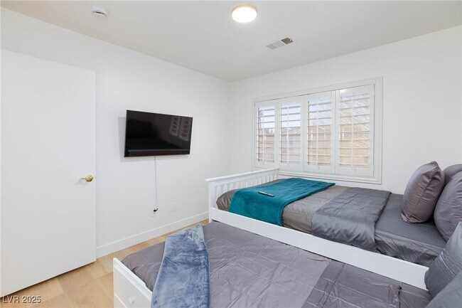 Building Photo - 9762 Silver Dusk Ct