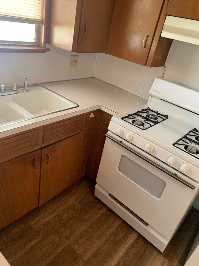 Building Photo - 2 Bedroom 1 Bathroom Home With Carport.