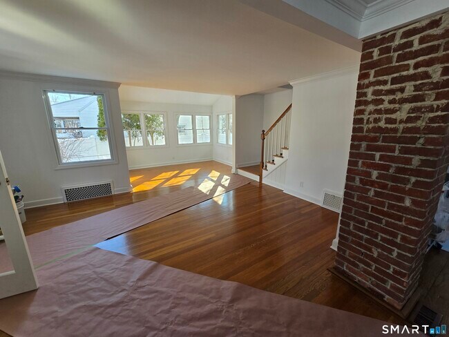 Building Photo - 148 Catherine St