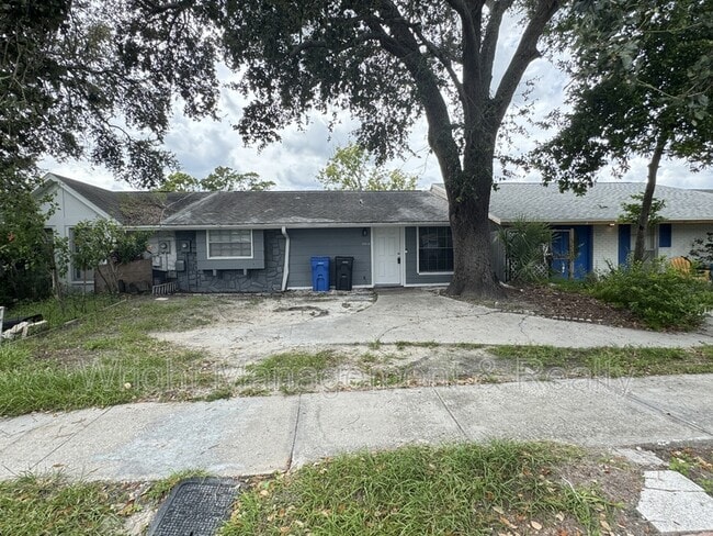 Building Photo - 8508 Pinehurst Dr