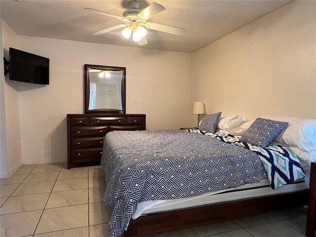 Building Photo - 8805 Grand Palms Cir