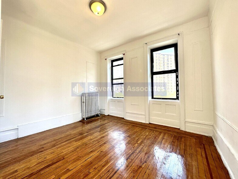 Building Photo - 3139 Broadway