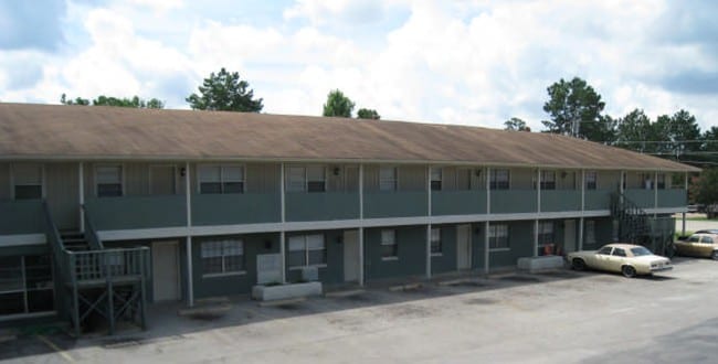 Primary Photo - Stephens Court Apartments II