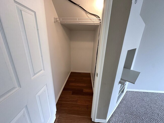 Building Photo - Beautiful 2 Bed 1.5 Bath Condo!