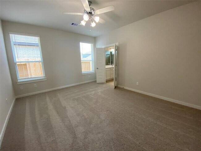 Building Photo - 40414 Gerygone Ln