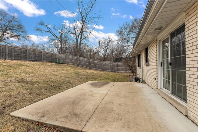 Building Photo - 7440 W Manitoba Dr