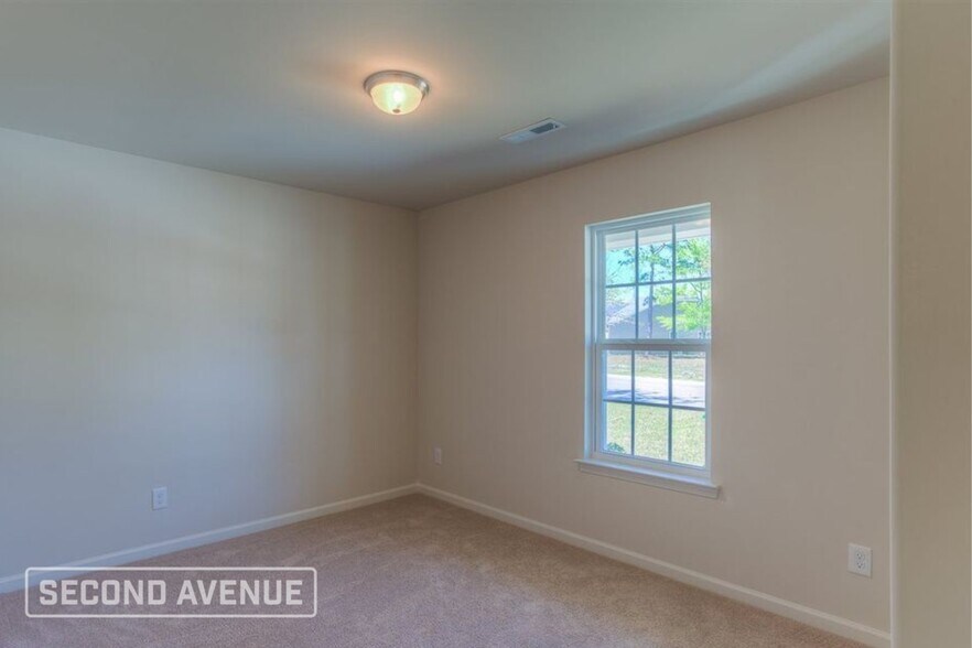 Building Photo - 381 Promised Land Dr