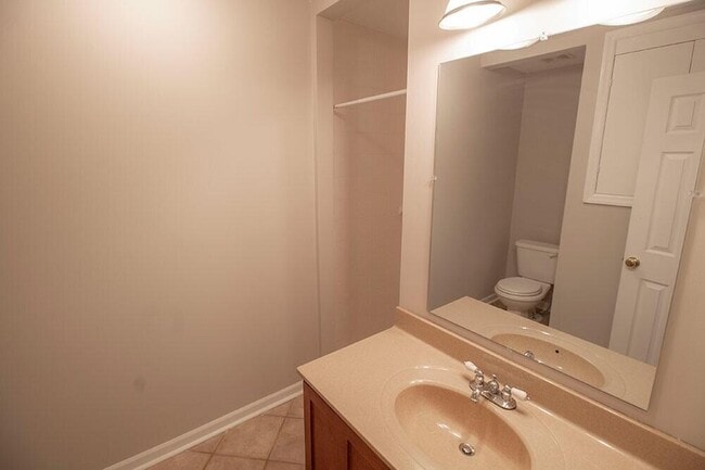 Building Photo - 2207 Bushnell Dr