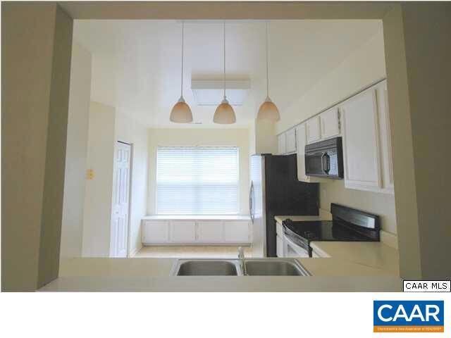 Building Photo - 1235 Maple View Dr