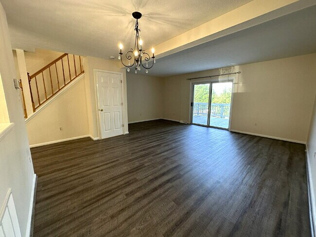 Building Photo - 3-Bedroom Townhome in Furnace Hills