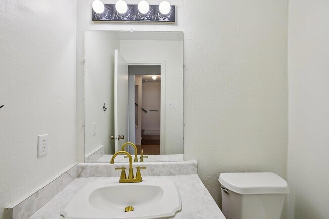 Building Photo - 1300 Tuxford Cove