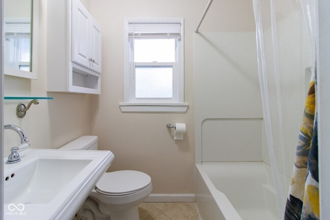 Building Photo - 630 Chester St