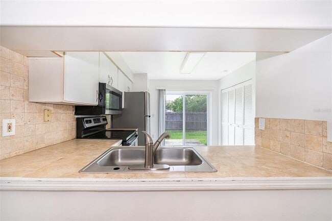 Building Photo - 3135 Enclave Ct