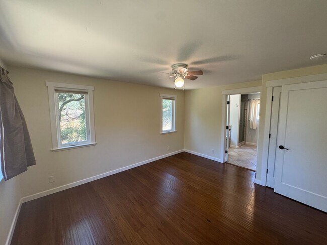 Building Photo - Beautiful 3 Bedroom/2 Bathroom Plus Bonus Room in Ben Lomond