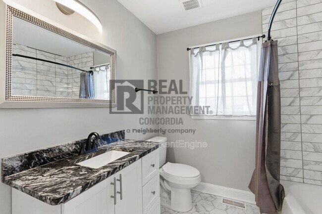 Building Photo - 1246 S Russell St