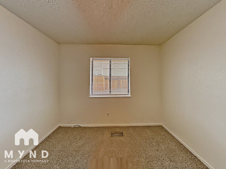 Building Photo - 5922 Shadow Park Dr