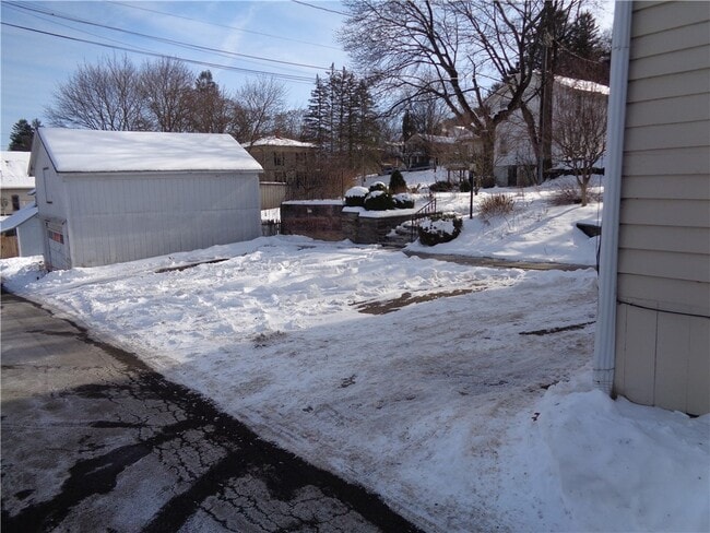 Building Photo - 164 Pine St