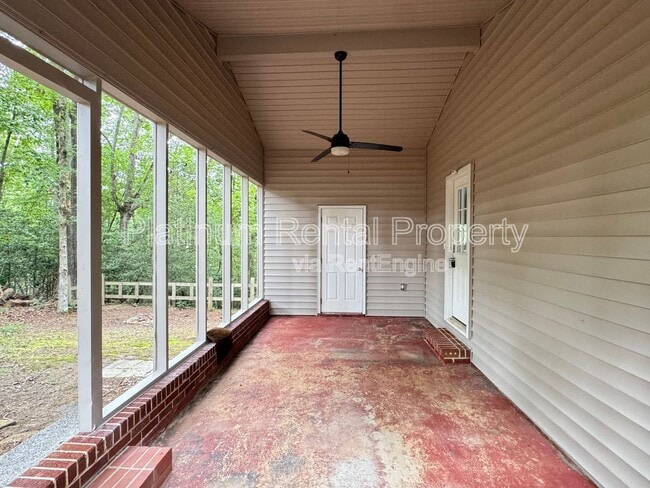 Building Photo - 656 N Chestatee St