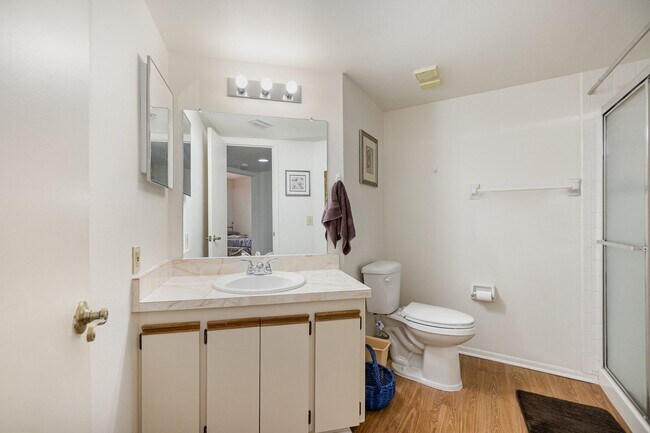 Building Photo - Furnished Seasonal Condo