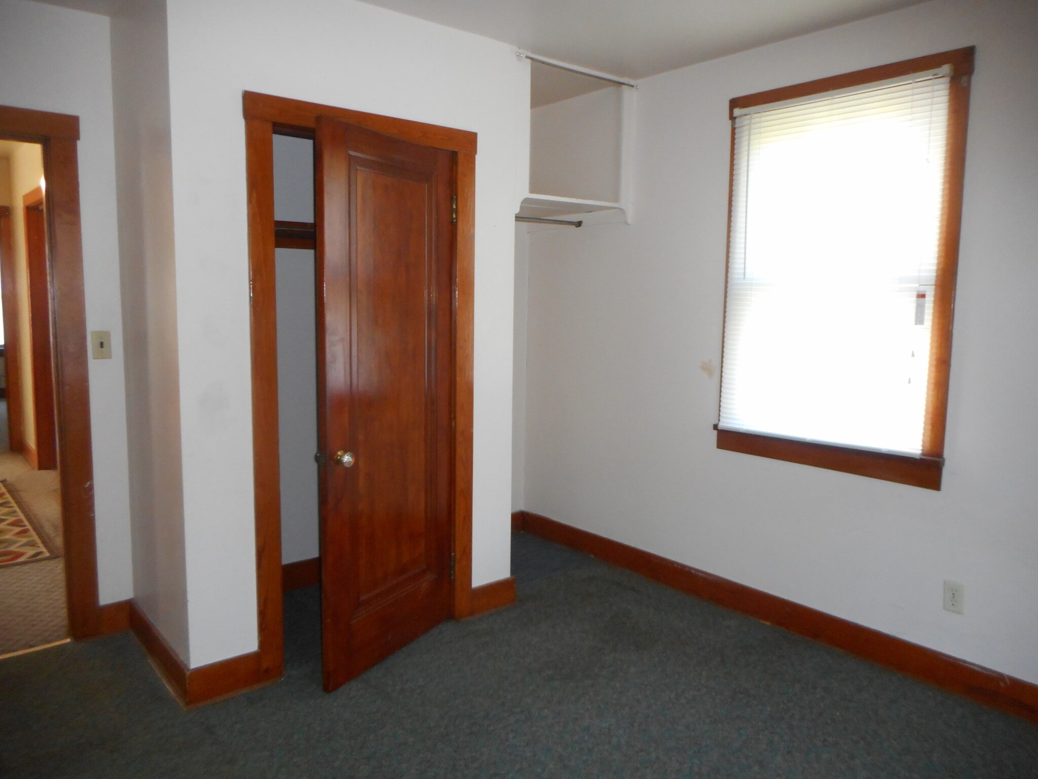 Building Photo - 318 Sheppard Ave