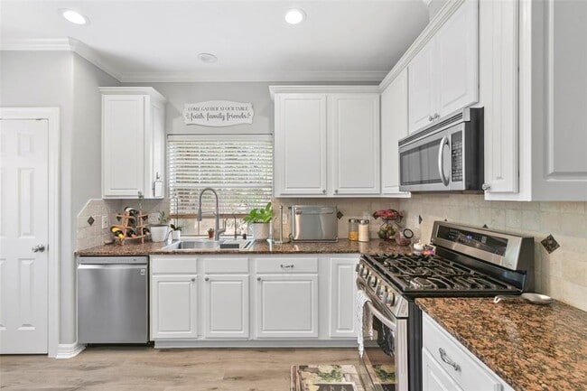 Building Photo - 1110 Enclave Square W