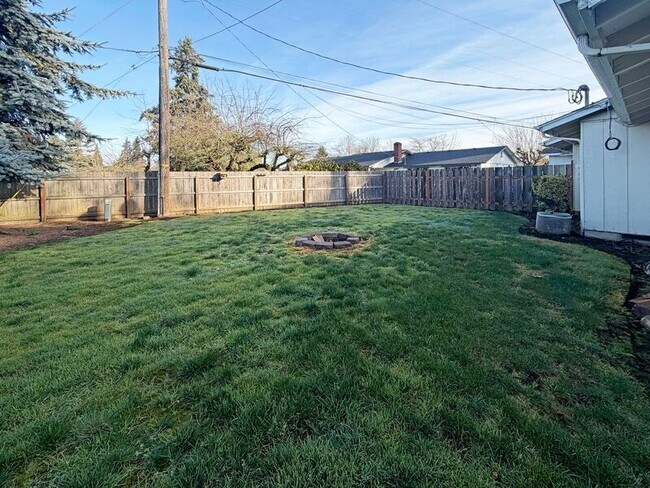 Building Photo - 25 Wedgewood Dr