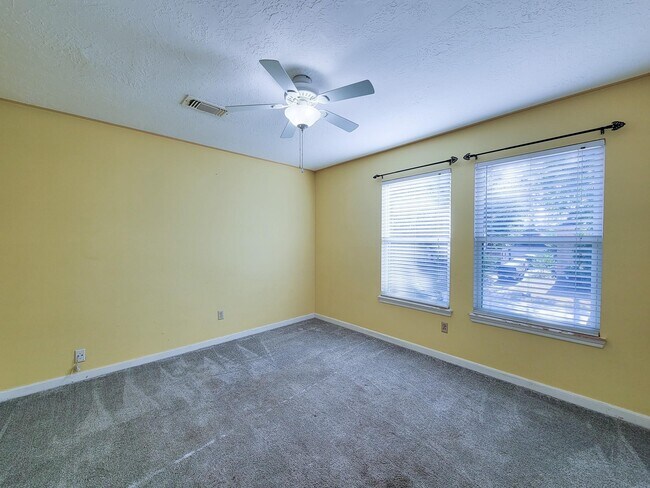 Building Photo - 17326 Ponderosa Pines Dr