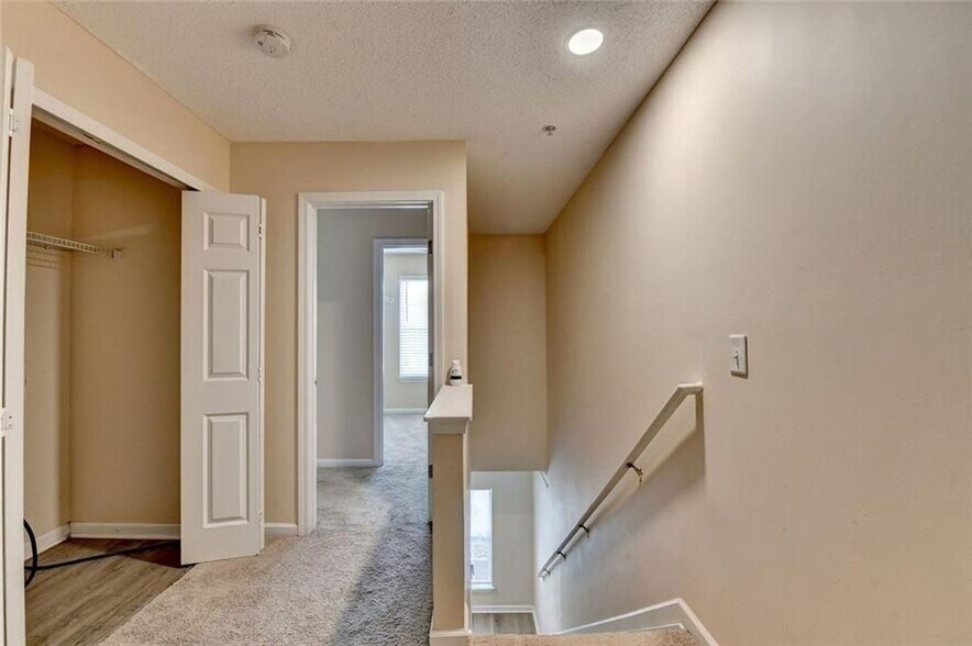 Building Photo - 310 Azalea Cir