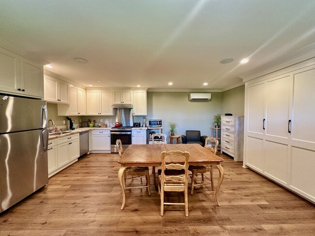 Building Photo - 10359 Buffington Ct
