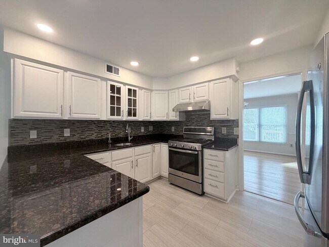 Building Photo - 7418 Crestberry Ln