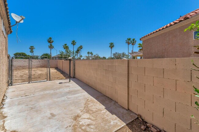 Building Photo - Single Story 3 bedroom and 2 bath home.