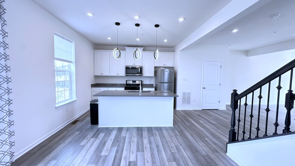 Building Photo - 106 Sweetwater Dr