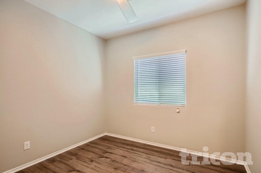 Building Photo - 45656 W Sky Ln