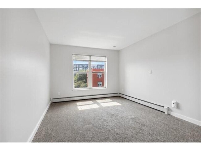 Building Photo - 720 3rd Ave NE