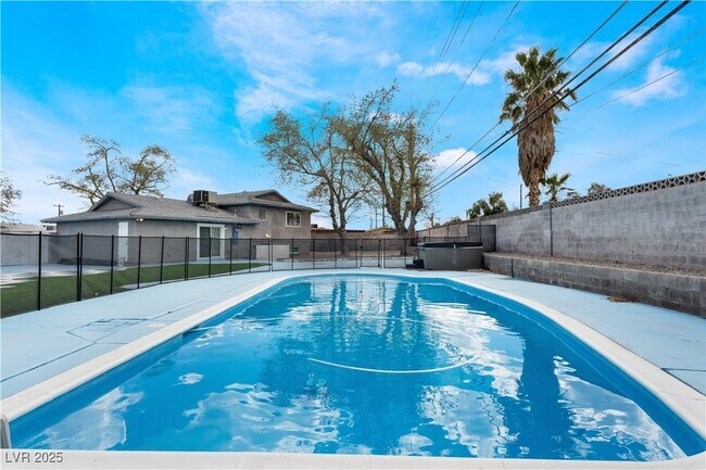 Building Photo - 6128 Jones Cir