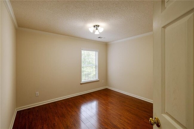 Building Photo - 1060 Lyndhurst Way
