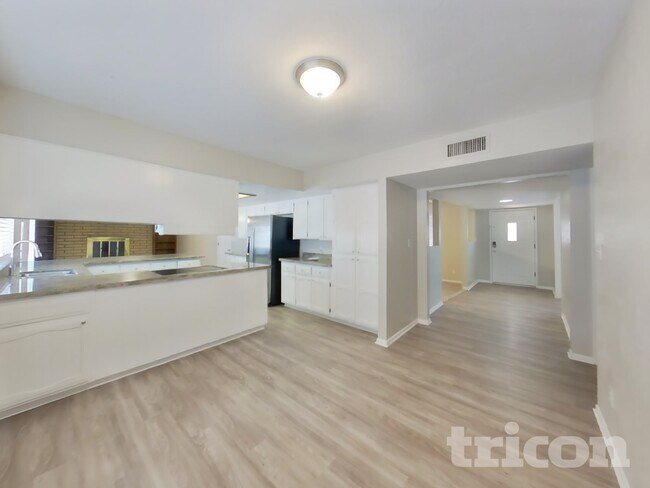 Building Photo - 1550 E Kramer St