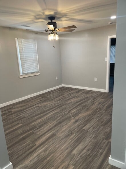 Building Photo - 1438 E 45th St