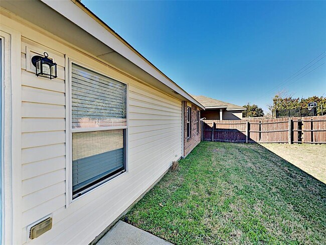 Building Photo - 1128 Maplewood Ln