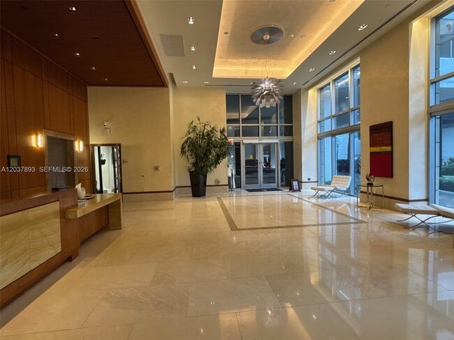 Building Photo - 1060 Brickell Ave