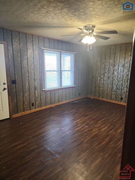 Building Photo - 193 Schelley Rd